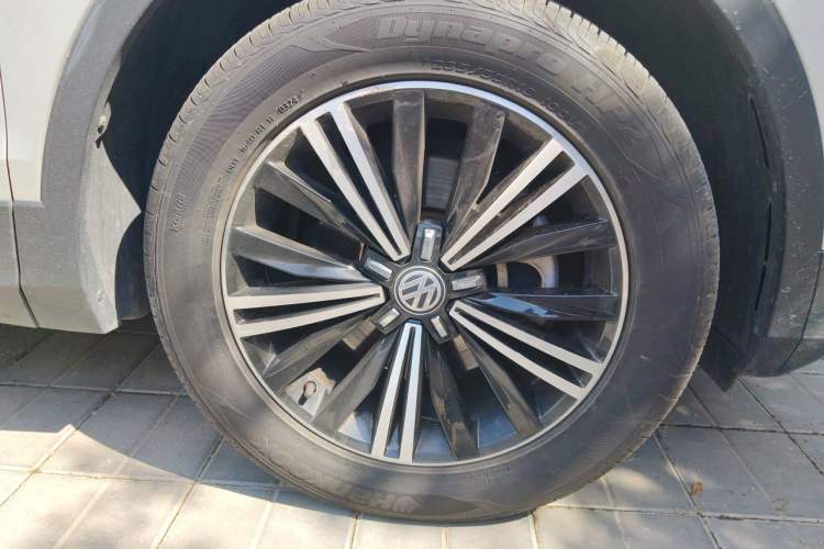 Used Volkswagen Tiguan L 2018 380TSI Automatic All-Wheel Drive Luxury Edition Right Front Wheel Hub