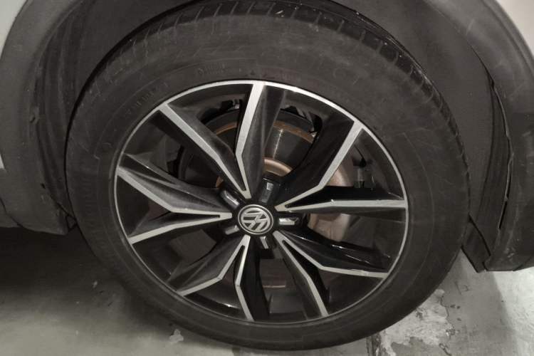 Used Volkswagen Tiguan L 2018 Revised Version 380TSI Automatic All-Wheel Drive Flagship Edition Right Front Wheel Hub