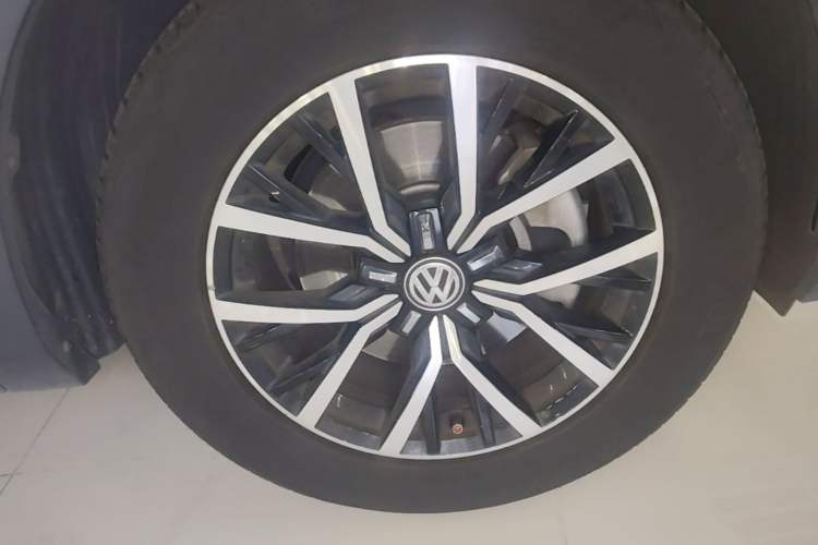 Used Volkswagen Tiguan L 2018 Facelift 330TSI Automatic Two-Wheel Drive Luxury Edition Right Front Wheel Hub