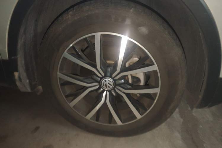 Used Volkswagen Tiguan L 2018 Facelift 330TSI Automatic Two-Wheel Drive Luxury Edition Right Front Wheel Hub