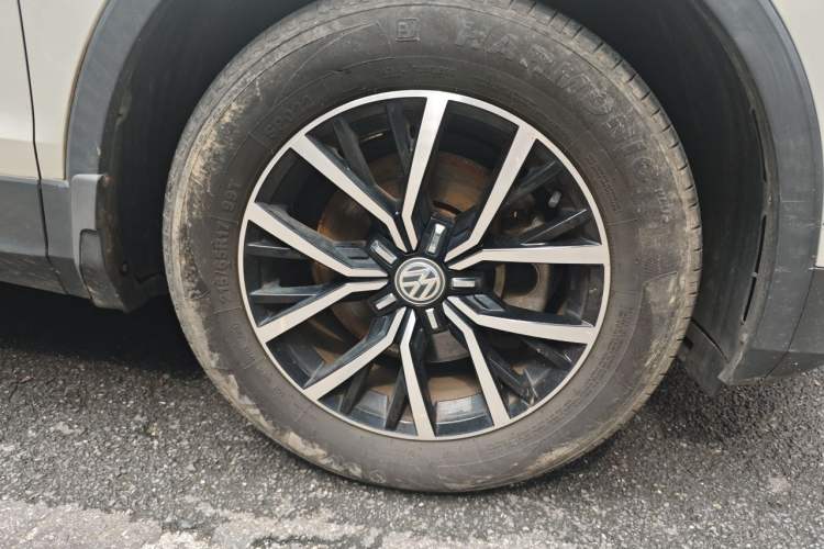 Used Volkswagen Tiguan L 2018 Revised Version 330TSI Automatic Two-Wheel Drive Comfort Edition Right Front Wheel Hub