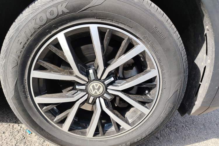 Used Volkswagen Tiguan L 2018 Facelift 330TSI Automatic Two-Wheel Drive Luxury Edition Right Front Wheel Hub