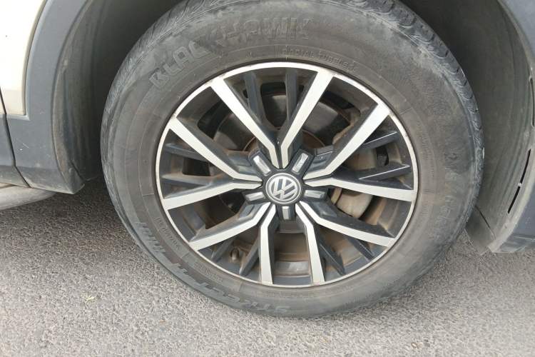 Used Volkswagen Tiguan L 2018 Facelift 330TSI Automatic Two-Wheel Drive Luxury Edition Right Front Wheel Hub