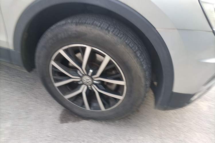 Used Volkswagen Tiguan L 2018 330TSI Automatic Two-Wheel Drive Luxury Edition Right Front Wheel Hub