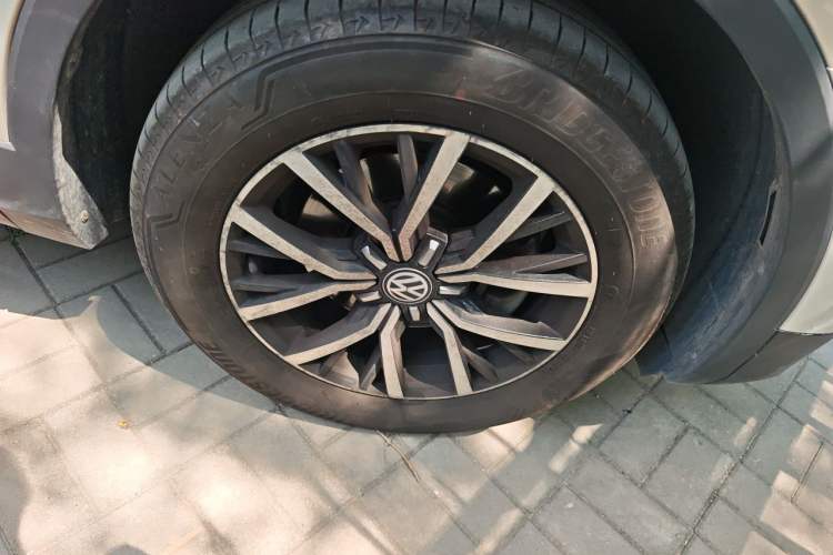 Used Volkswagen Tiguan L 2018 Facelift 330TSI Automatic Two-Wheel Drive Luxury Edition Right Front Wheel Hub