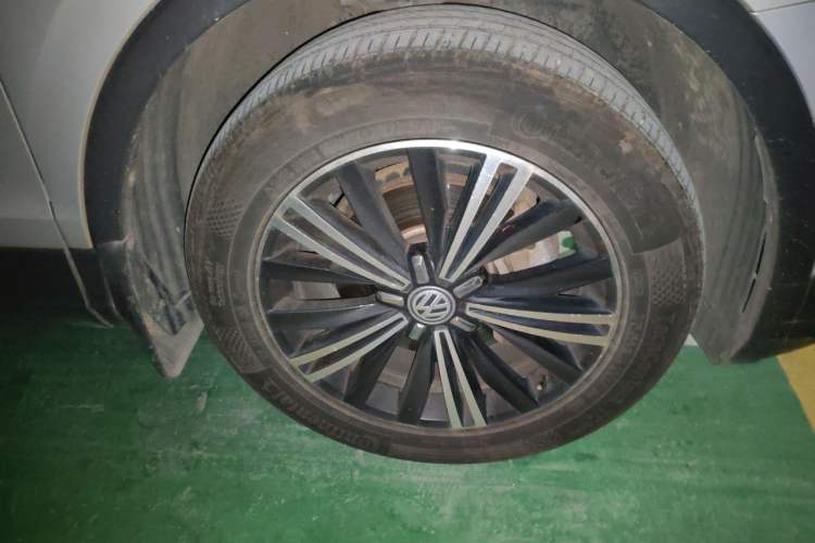 Used Volkswagen Tiguan L 2018 330TSI Automatic Two-Wheel Drive Flagship Edition Right Front Wheel Hub
