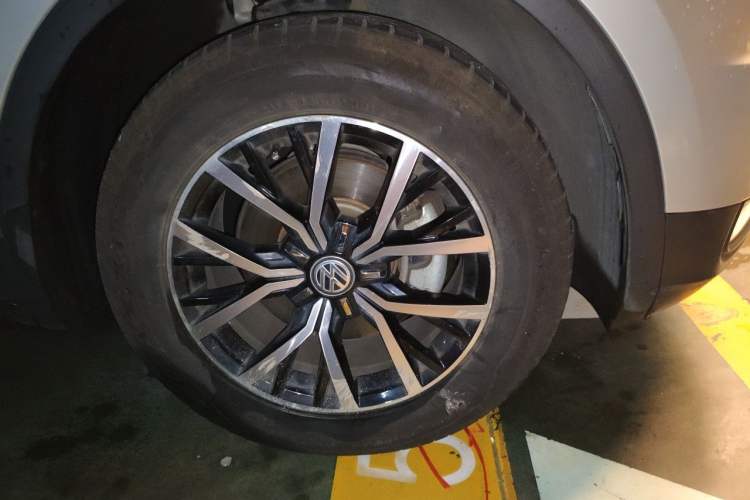 Used Volkswagen Tiguan L 2018 280TSI Automatic Two-Wheel Drive Comfort Edition Right Front Wheel Hub