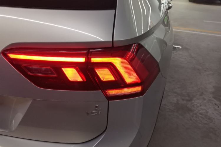 Used Volkswagen Tiguan L 2018 330TSI Automatic Two-Wheel Drive Luxury Edition Right Rear Taillight
