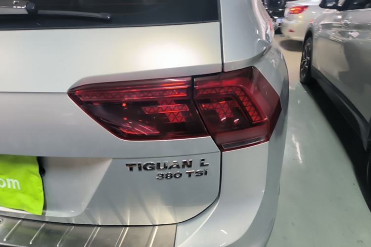 Used Volkswagen Tiguan L 2018 380TSI Automatic All-Wheel Drive Luxury Edition Right Rear Taillight