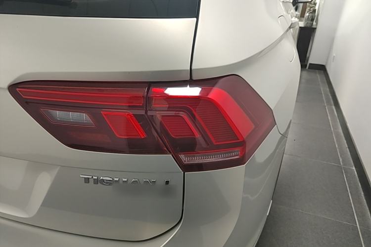 Used Volkswagen Tiguan L 2018 330TSI Automatic Two-Wheel Drive Luxury Edition Right Rear Taillight