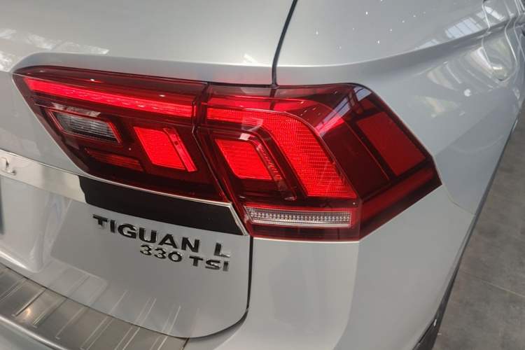 Used Volkswagen Tiguan L 2018 330TSI Automatic Two-Wheel Drive Luxury Edition Right Rear Taillight