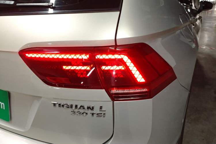 Used Volkswagen Tiguan L 2018 330TSI Automatic Two-Wheel Drive Flagship Edition Right Rear Taillight