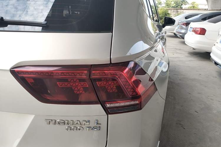 Used Volkswagen Tiguan L 2018 330TSI Automatic Two-Wheel Drive Flagship Edition Right Rear Taillight