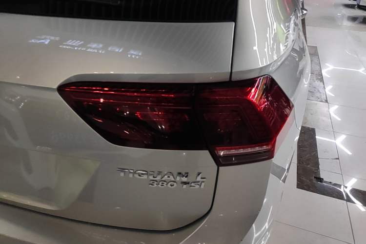Used Volkswagen Tiguan L 2018 380TSI Automatic All-Wheel Drive Flagship Edition Right Rear Taillight