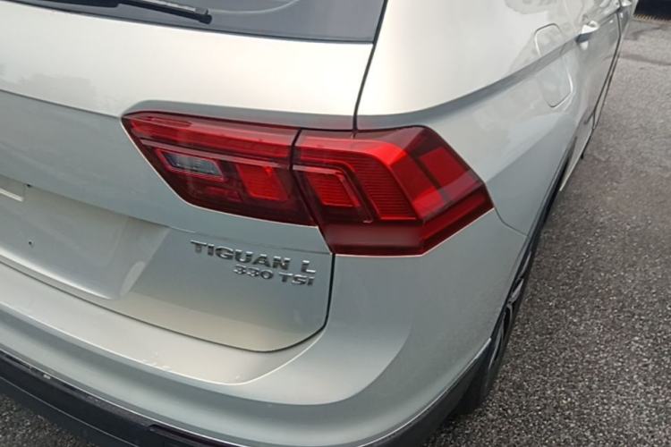 Used Volkswagen Tiguan L 2018 Revised Version 330TSI Automatic Two-Wheel Drive Comfort Edition Right Rear Taillight
