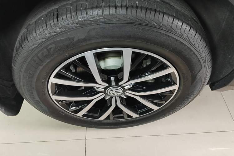 Used Volkswagen Tiguan L 2018 330TSI Automatic Two-Wheel Drive Luxury Edition Right Rear Wheel Hub