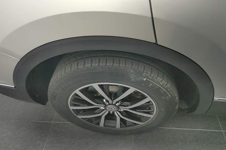 Used Volkswagen Tiguan L 2018 330TSI Automatic Two-Wheel Drive Luxury Edition Right Rear Wheel Hub