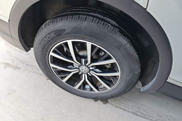 Used Volkswagen Tiguan L 2018 Revised Version 330TSI Automatic Two-Wheel Drive Comfort Edition Right Rear Wheel Hub