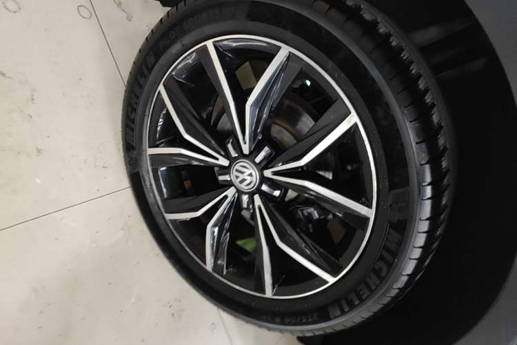 Used Volkswagen Tiguan L 2018 380TSI Automatic All-Wheel Drive Flagship Edition Right Rear Wheel Hub