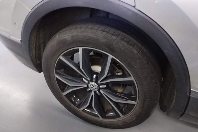 Used Volkswagen Tiguan L 2018 380TSI Automatic All-Wheel Drive Flagship Edition Right Rear Wheel Hub