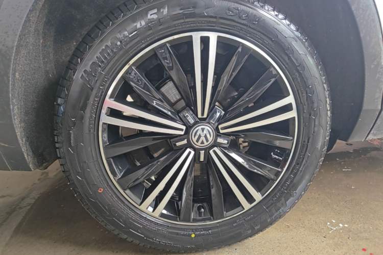 Used Volkswagen Tiguan L 2018 380TSI Automatic All-Wheel Drive Luxury Edition Right Rear Wheel Hub