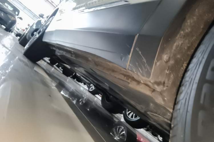 Used Volkswagen Tiguan L 2018 330TSI Automatic Two-Wheel Drive Luxury Edition Right Side Sill