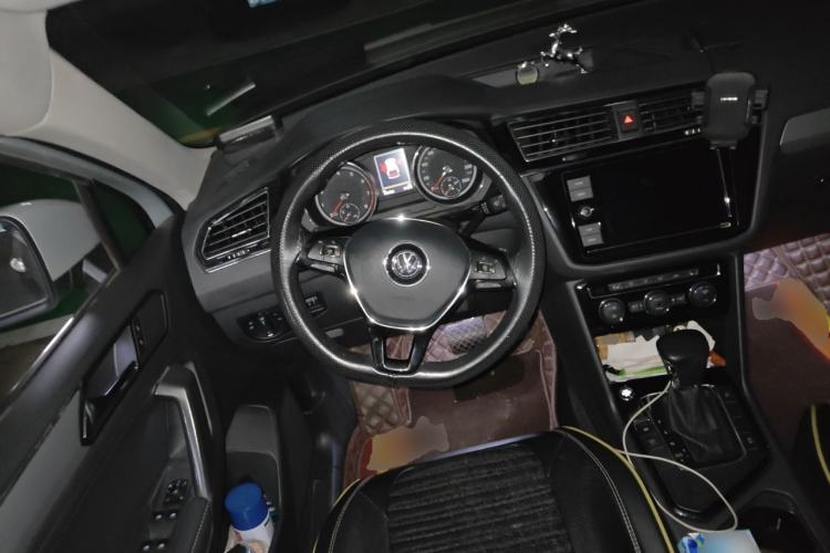Used Volkswagen Tiguan L 2018 330TSI Automatic Two-Wheel Drive Luxury Edition Steering Wheel