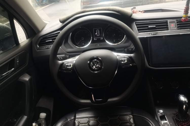 Used Volkswagen Tiguan L 2018 330TSI Automatic Two-Wheel Drive Luxury Edition Steering Wheel