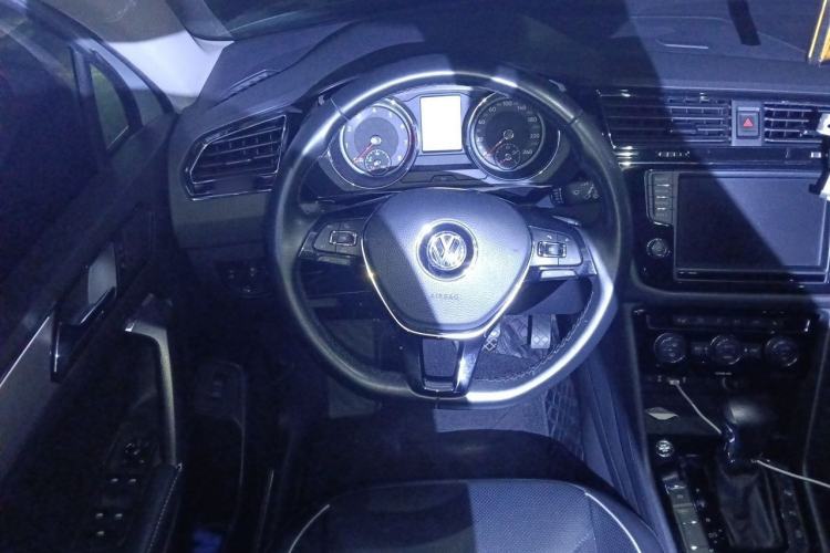 Used Volkswagen Tiguan L 2018 330TSI Automatic Two-Wheel Drive Flagship Edition Steering Wheel