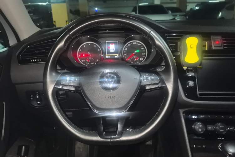 Used Volkswagen Tiguan L 2018 330TSI Automatic Two-Wheel Drive Luxury Edition Steering Wheel
