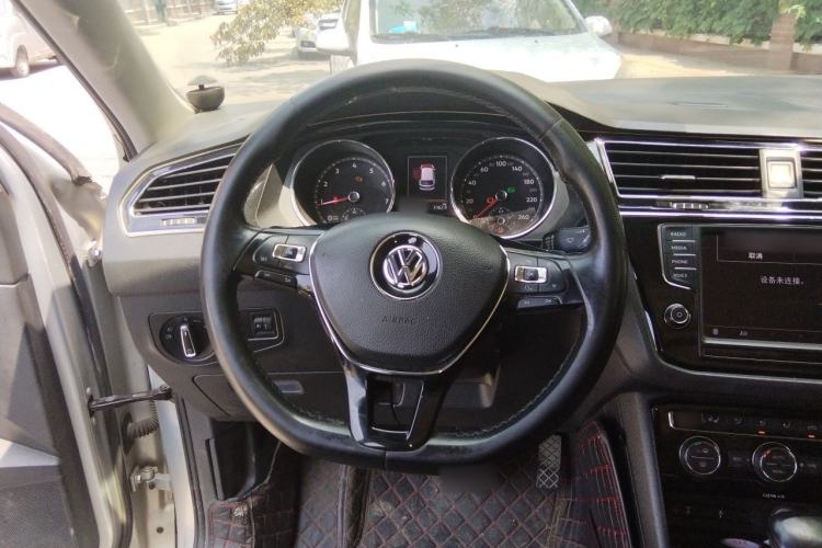Used Volkswagen Tiguan L 2018 330TSI Automatic Two-Wheel Drive Luxury Edition Steering Wheel