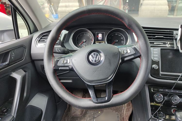 Used Volkswagen Tiguan L 2018 330TSI Automatic Two-Wheel Drive Luxury Edition Steering Wheel