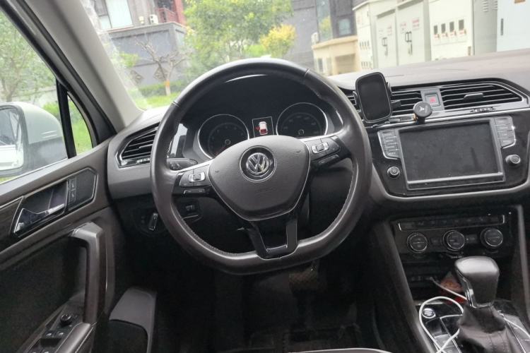 Used Volkswagen Tiguan L 2018 330TSI Automatic Two-Wheel Drive Luxury Edition Steering Wheel