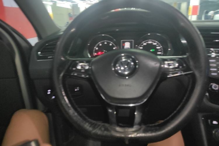Used Volkswagen Tiguan L 2018 Revised Version 330TSI Automatic Two-Wheel Drive Comfort Edition Steering Wheel