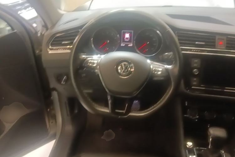 Used Volkswagen Tiguan L 2018 Revised Version 330TSI Automatic Two-Wheel Drive Comfort Edition Steering Wheel
