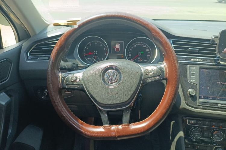 Used Volkswagen Tiguan L 2018 330TSI Automatic Two-Wheel Drive Luxury Edition Steering Wheel