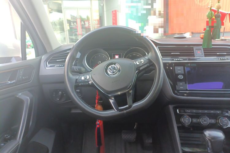 Used Volkswagen Tiguan L 2018 Facelift 330TSI Automatic Two-Wheel Drive Luxury Edition Steering Wheel