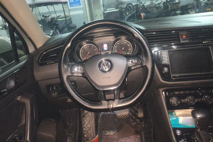 Used Volkswagen Tiguan L 2018 330TSI Automatic Two-Wheel Drive Luxury Edition Steering Wheel