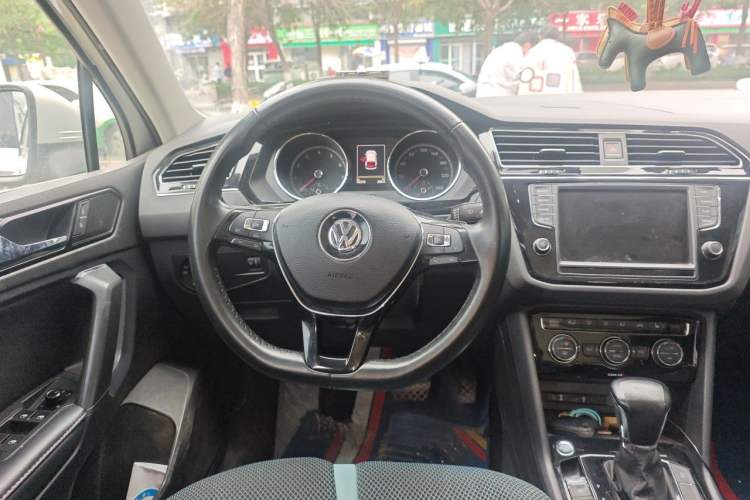 Used Volkswagen Tiguan L 2018 330TSI Automatic Two-Wheel Drive Luxury Edition Steering Wheel