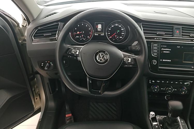 Used Volkswagen Tiguan L 2018 330TSI Automatic Two-Wheel Drive Luxury Edition Steering Wheel