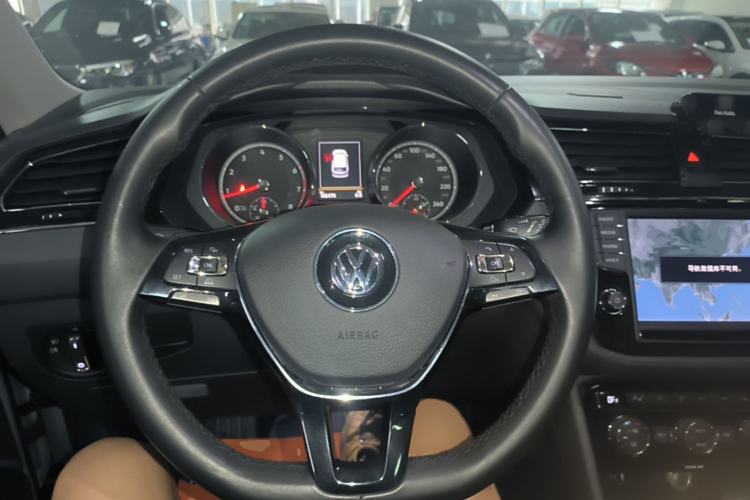 Used Volkswagen Tiguan L 2018 380TSI Automatic All-Wheel Drive Luxury Edition Steering Wheel