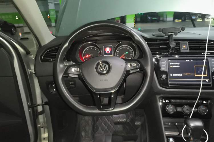 Used Volkswagen Tiguan L 2018 330TSI Automatic Two-Wheel Drive Luxury Edition Steering Wheel