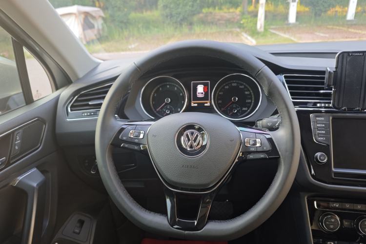 Used Volkswagen Tiguan L 2018 Revised Version 380TSI Automatic All-Wheel Drive Flagship Edition Steering Wheel