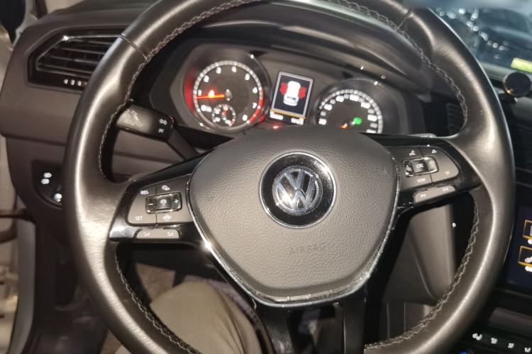 Used Volkswagen Tiguan L 2018 Facelift 330TSI Automatic Two-Wheel Drive Luxury Edition Steering Wheel