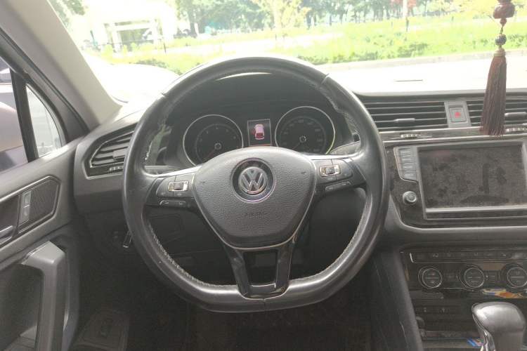Used Volkswagen Tiguan L 2018 Revised 330TSI Automatic Two-Wheel Drive Flagship Edition Steering Wheel