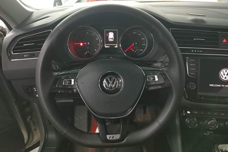 Used Volkswagen Tiguan L 2018 330TSI Automatic Two-Wheel Drive Luxury Edition Steering Wheel