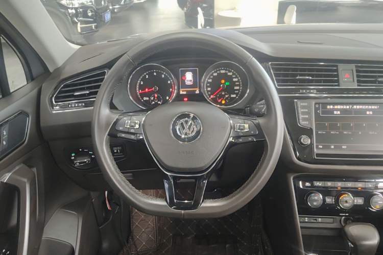 Used Volkswagen Tiguan L 2018 330TSI Automatic Two-Wheel Drive Luxury Edition Steering Wheel