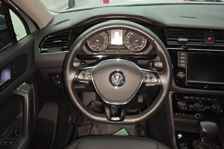 Used Volkswagen Tiguan L 2018 330TSI Automatic Two-Wheel Drive Luxury Edition Steering Wheel