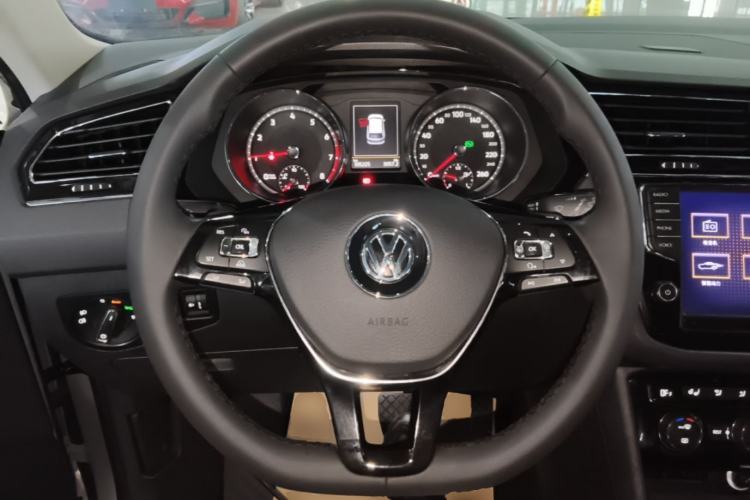 Used Volkswagen Tiguan L 2018 330TSI Automatic Two-Wheel Drive Luxury Edition Steering Wheel