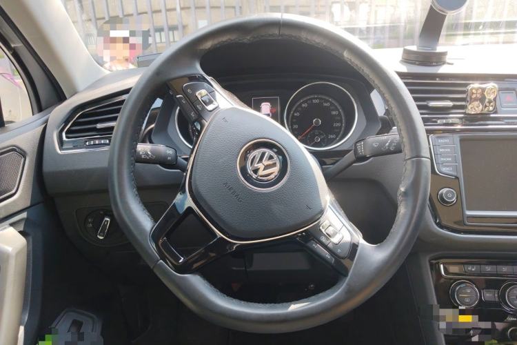 Used Volkswagen Tiguan L 2018 380TSI Automatic All-Wheel Drive Luxury Edition Steering Wheel